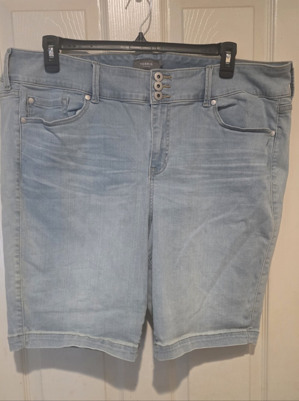 Torrid Size 24 Light Wash Denim Bermuda Jean Shorts Plus Size